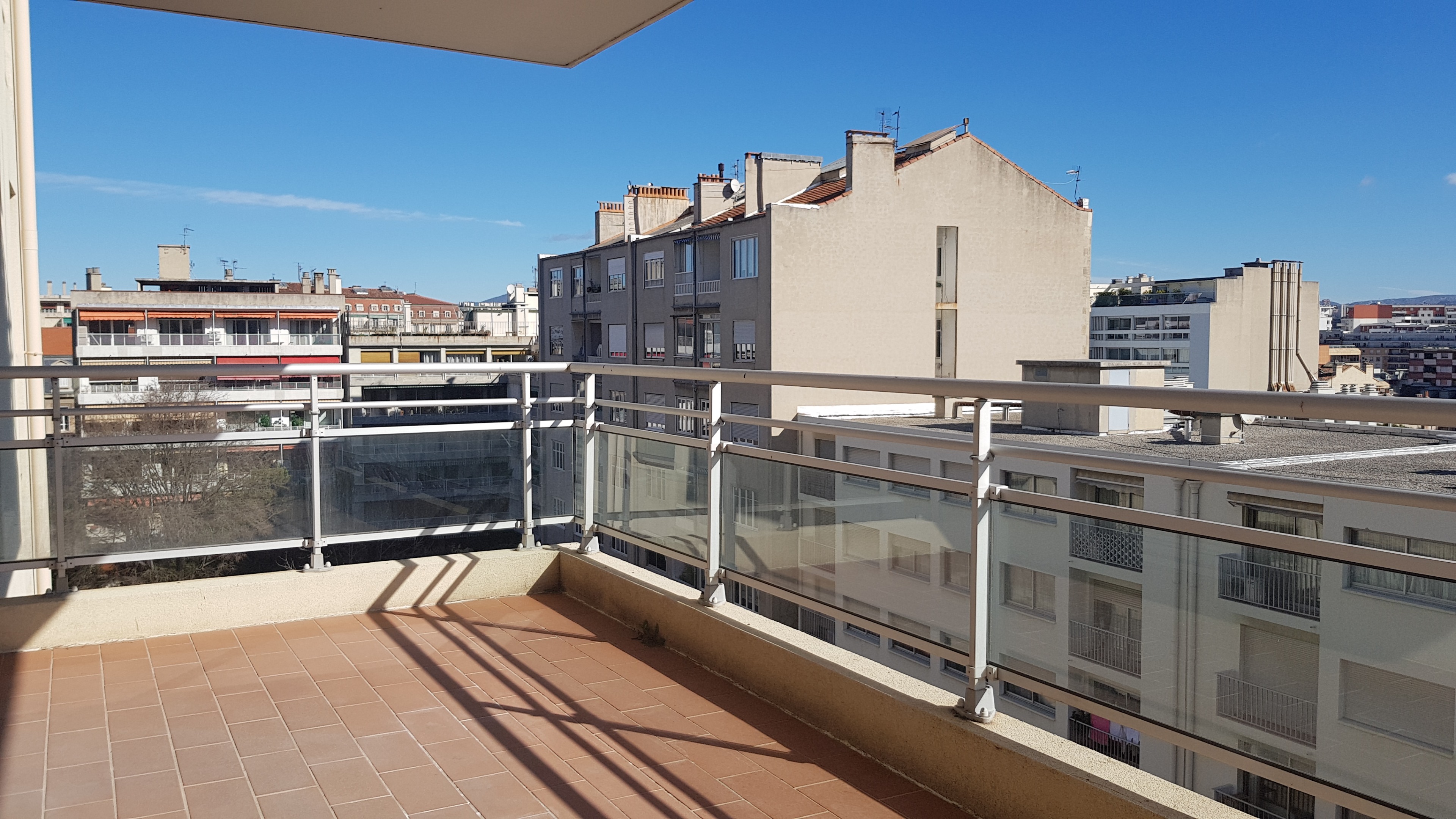 location Carré d'or  Résidence Villa Mermoz  Rue de Cluny  T2 32 m²
